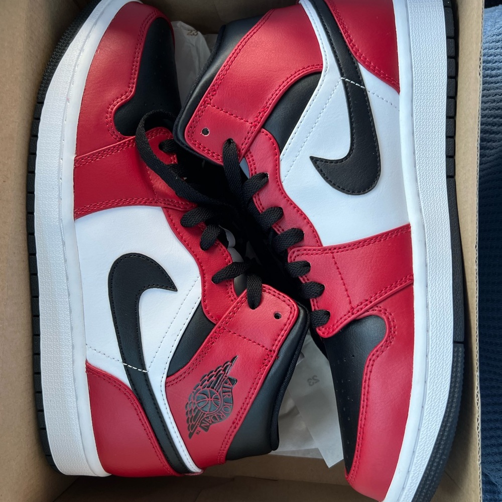 Jordan 1 Mid